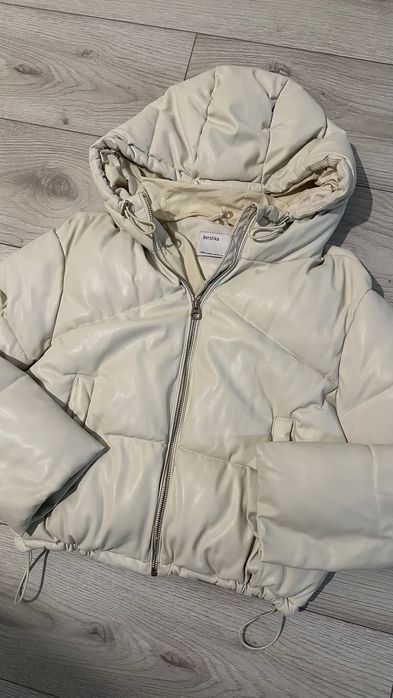 Шкіряна куртка bershka