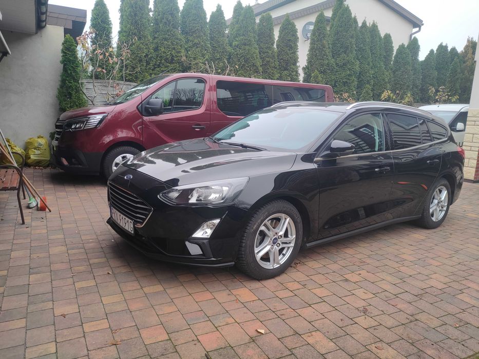 Wypożyczalnia samochodów i busów 9-osobowych