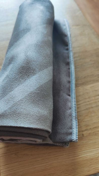 Antypoślizgowy ręcznik na matę do jogi, pokrowiec, na siłownię szary