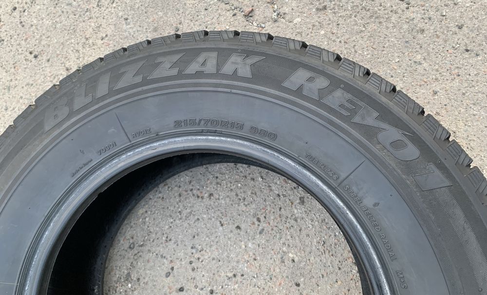 Шини Bridgestone Blizzak REVO 1 215/70 R15 пара