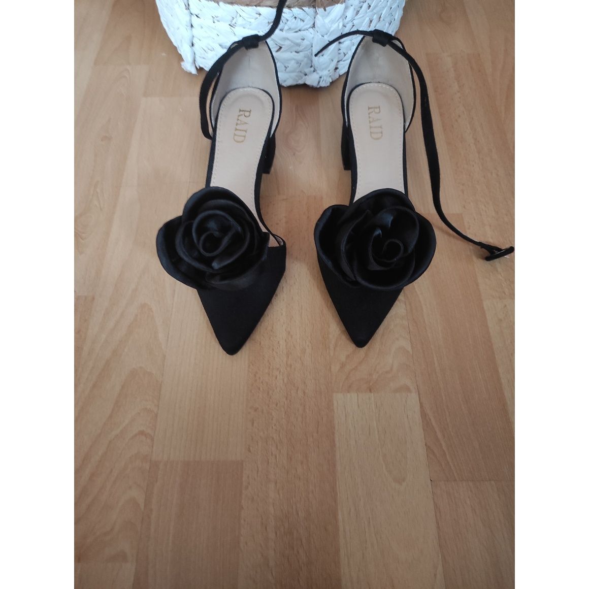 Klipsy do butów róże w stylu Magda Butrym