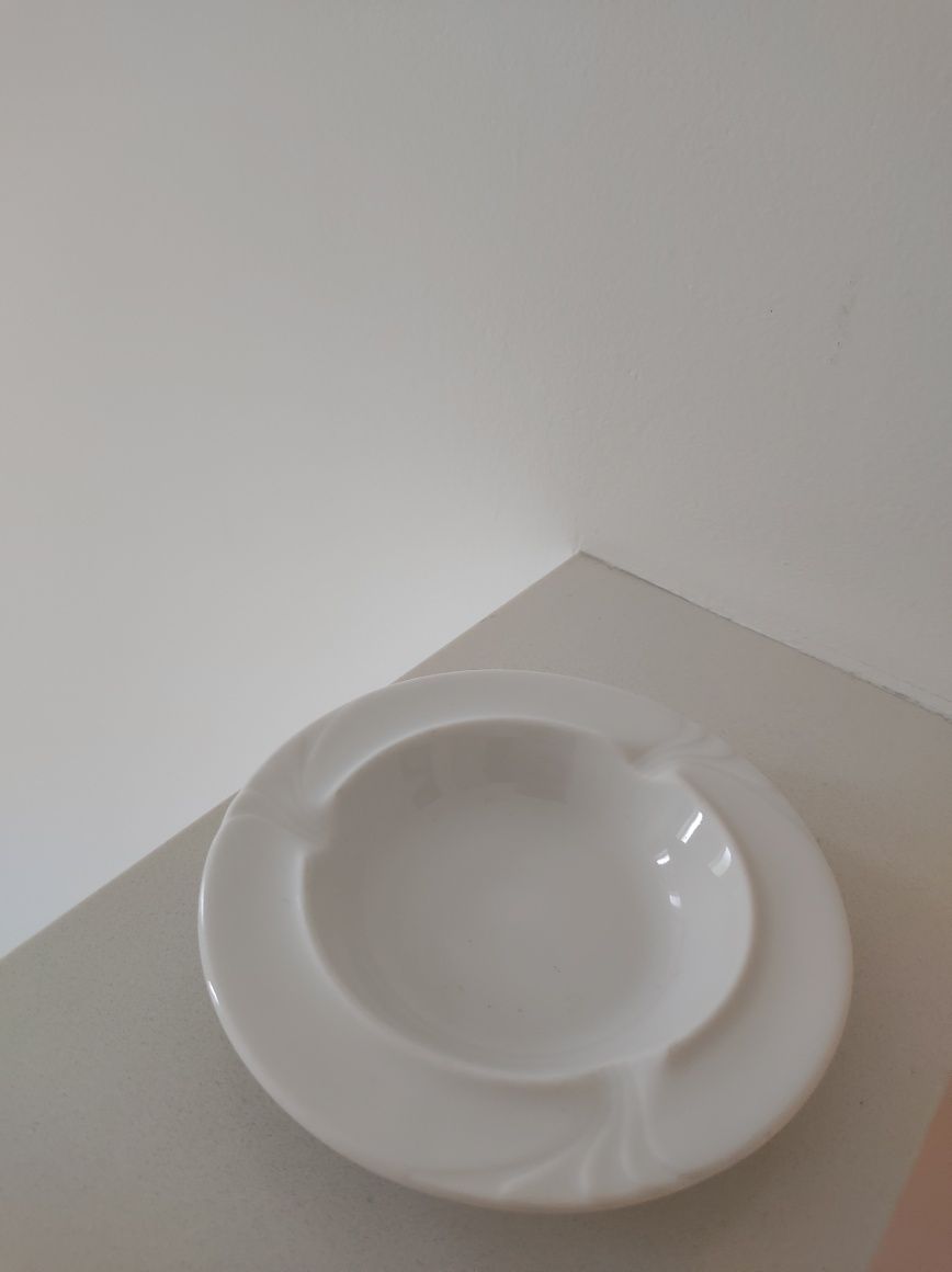 Lubiana biała ceramiczna popielniczka popielnica made in Poland