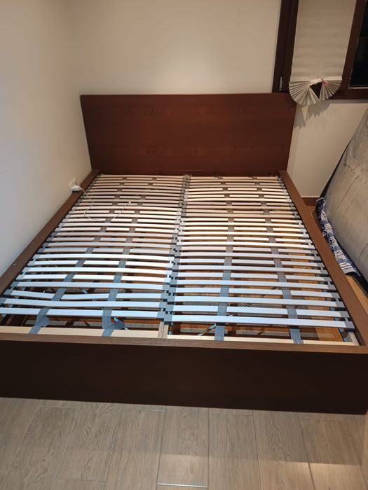 Vendo Cama de Casal + 2 caixas de arrumação.Tudo bem conservado.