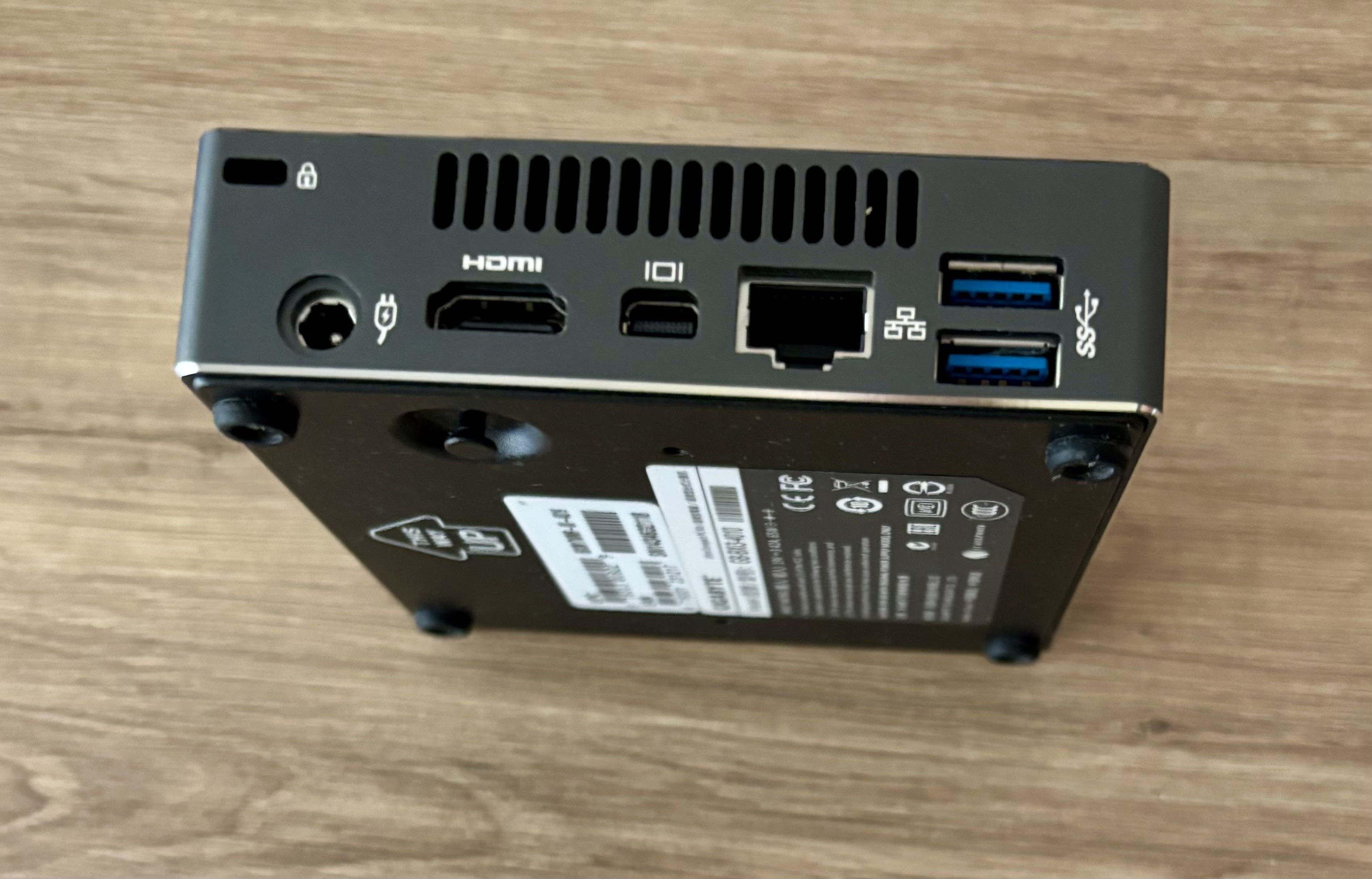 Komputer mini PC Gigabyte Brix GB-BXi3-4010