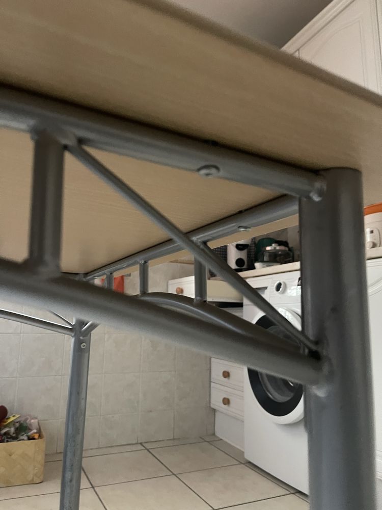 Mesa de cozinha e 4 cadeiras