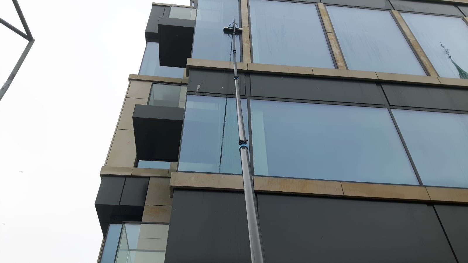 Mycie okien wodą demineralizowaną Szkła Paneli Elewacji Kielce
