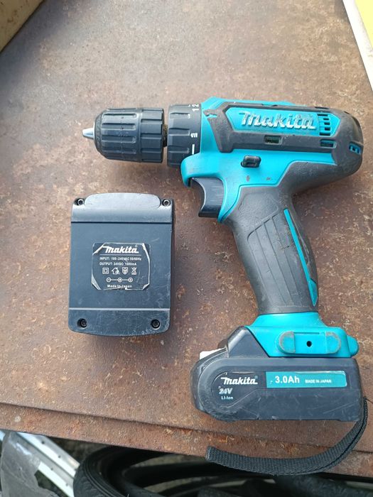 Шуруповерт Makita без зарядного пристрою