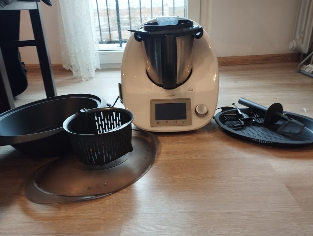 Sprzedam Thermomix TM5