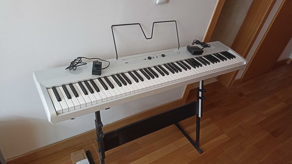 Korg Liano L1 Branco - Light Piano Sensitive 88 Keys (caixa original)
