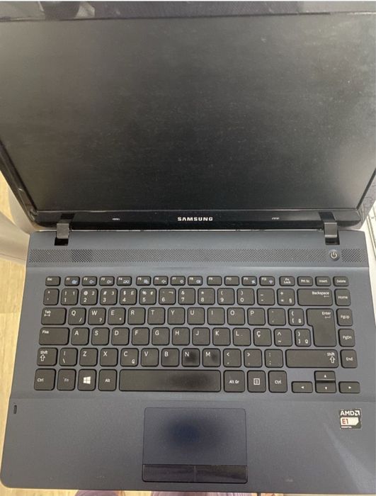 Computador portátil preto Samsung Essential Windows