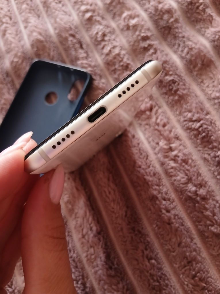 Телефон Xiaomi MI8