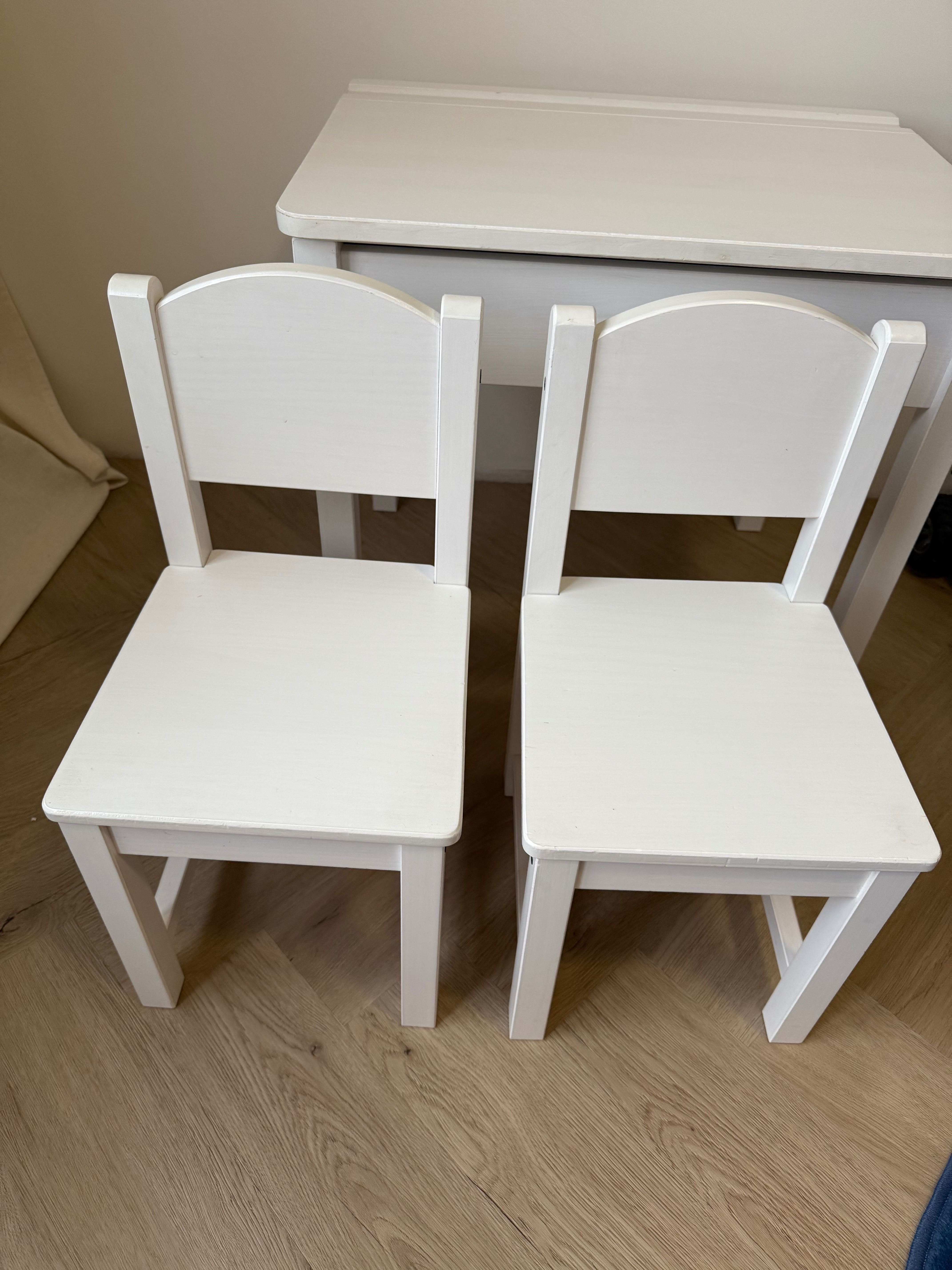 Ikea sundvik biurko dziecięce i dwa krzesełka