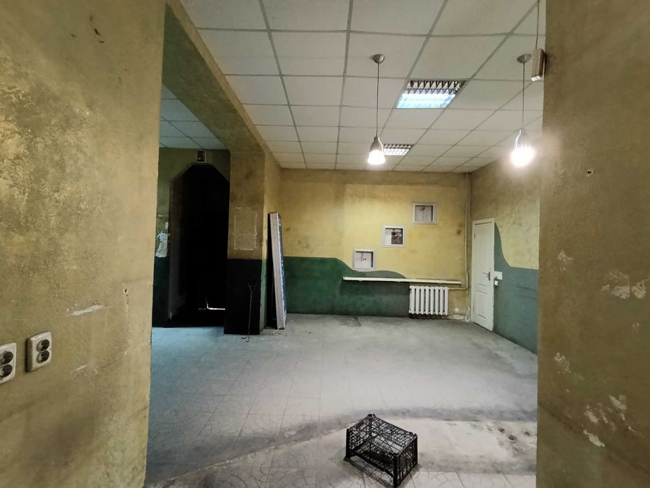 Фасад 90=45+45 м2 торгівлю сервіс 4 вхідні групи Глушка Шевченківський