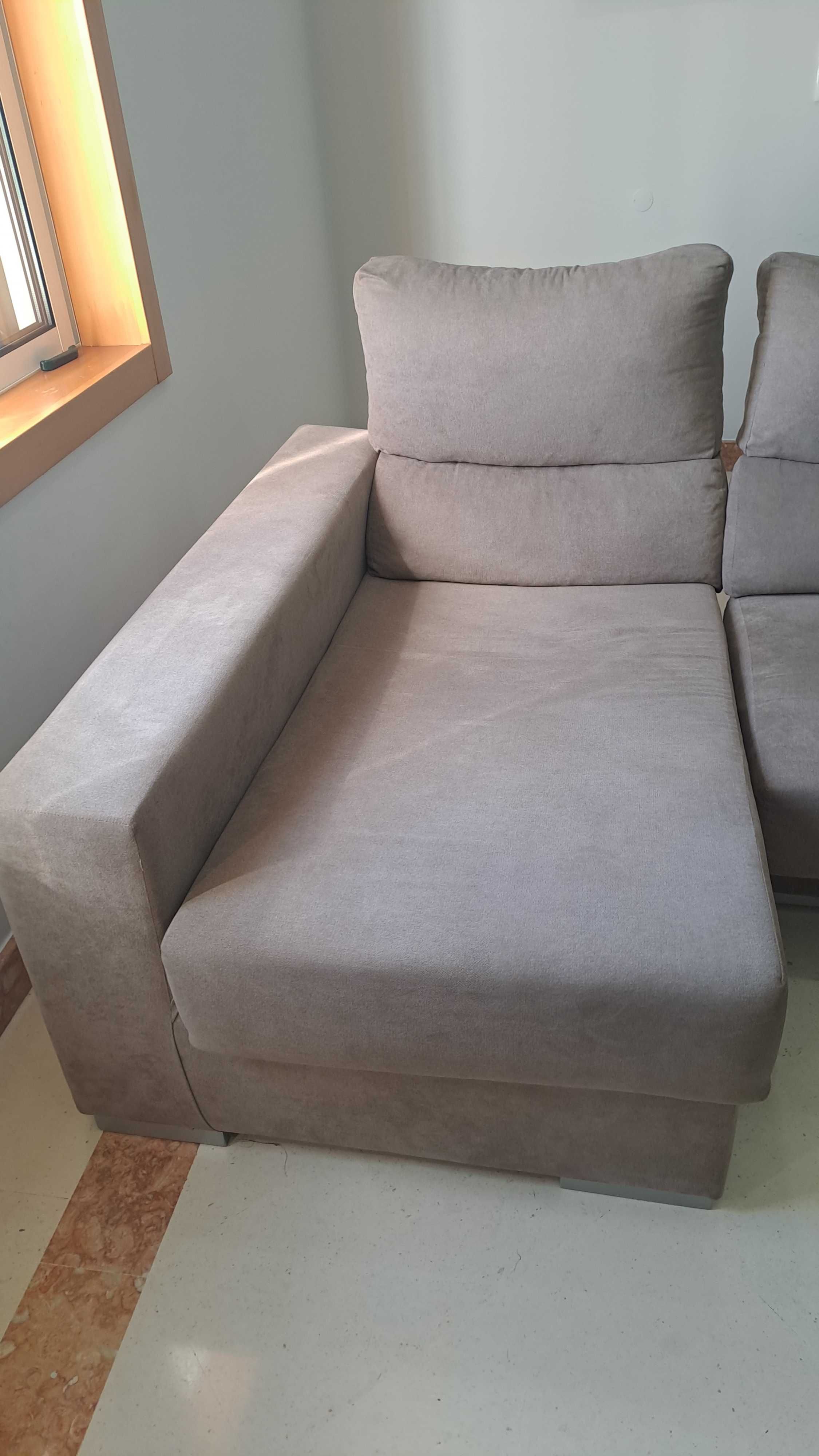 Sofá chaise longue com alçapão arrumação