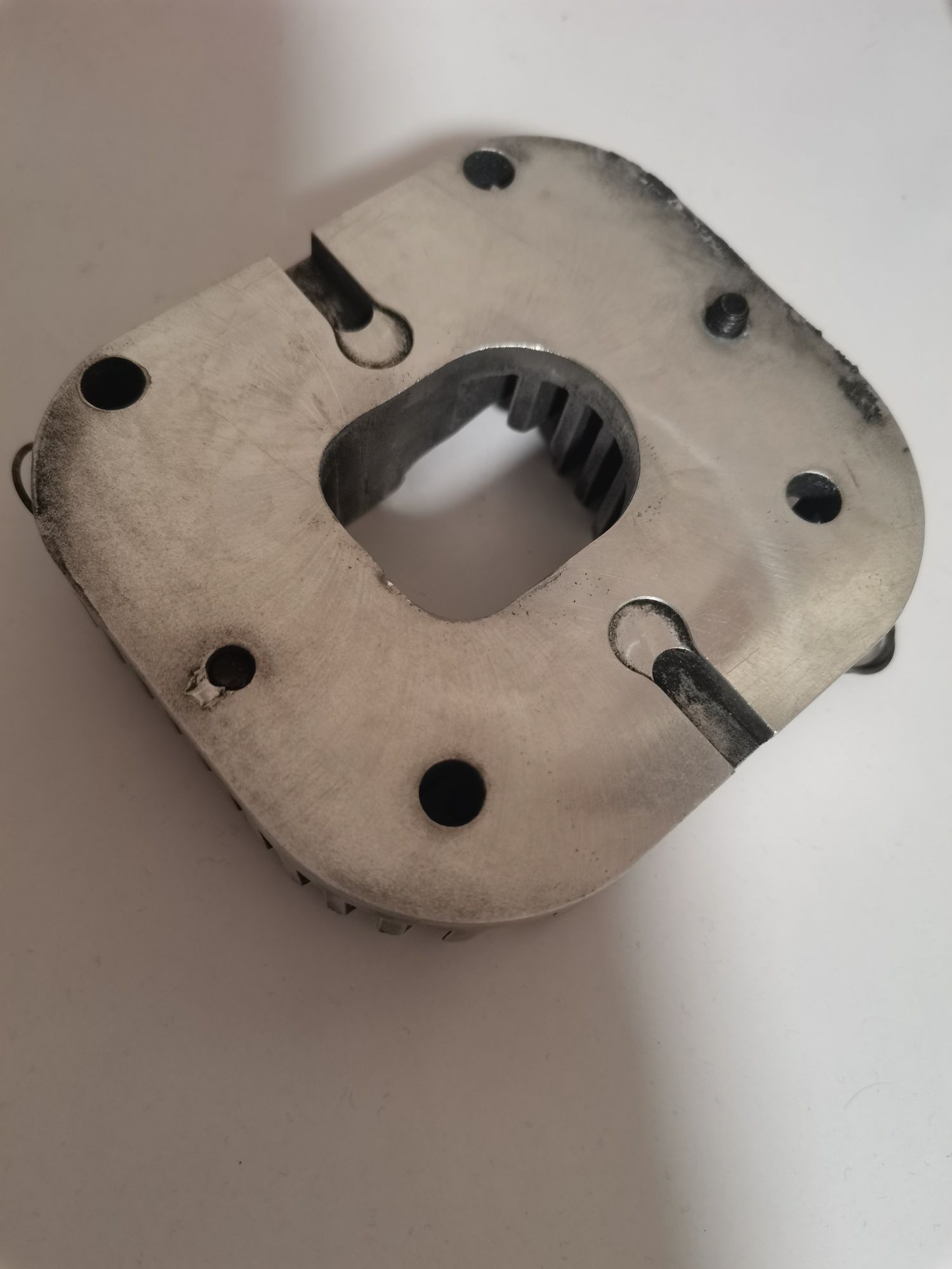 Кришка поршня двигуна MADO MD 550