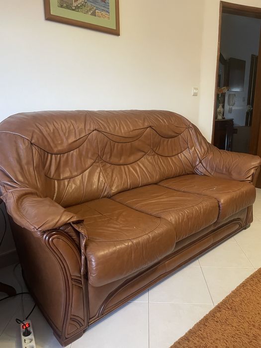 Dois Sofas em pele para sala de estar.