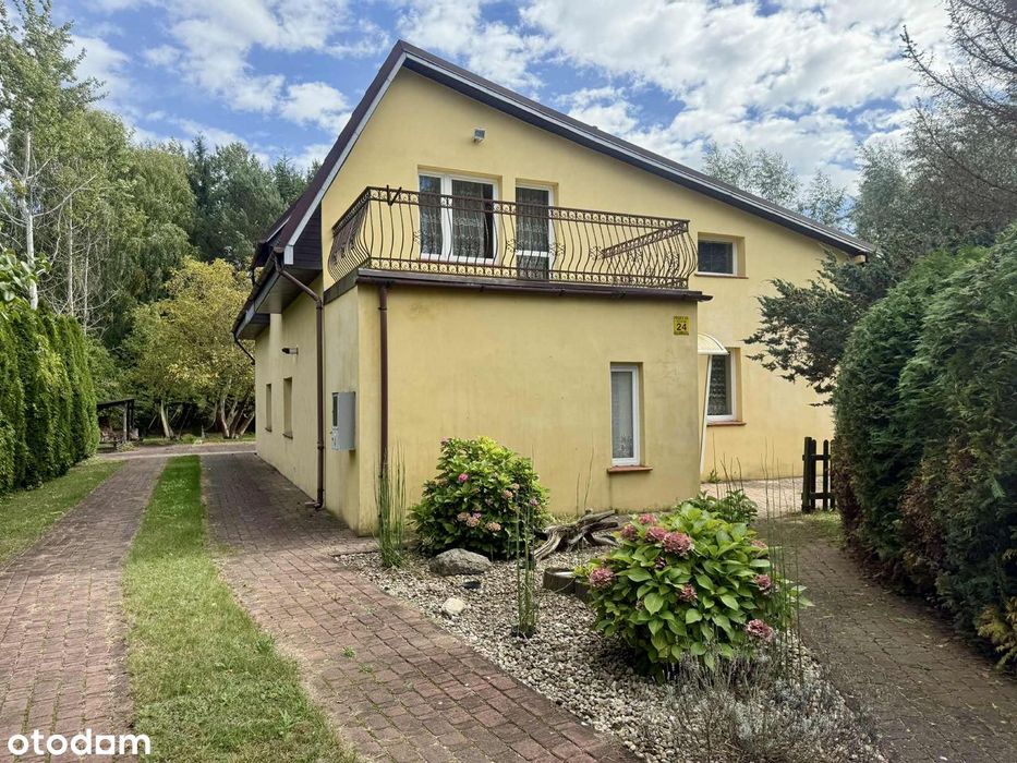 Dom jednorodzinny z garażami na przestronnej działce