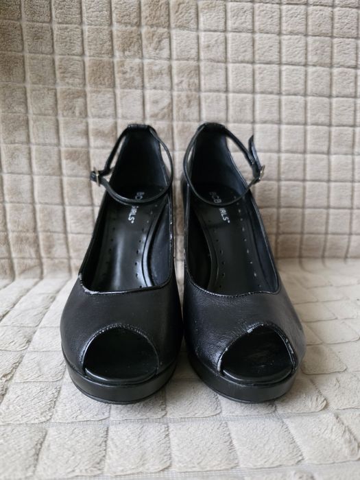 Szpilki czarne na platformie