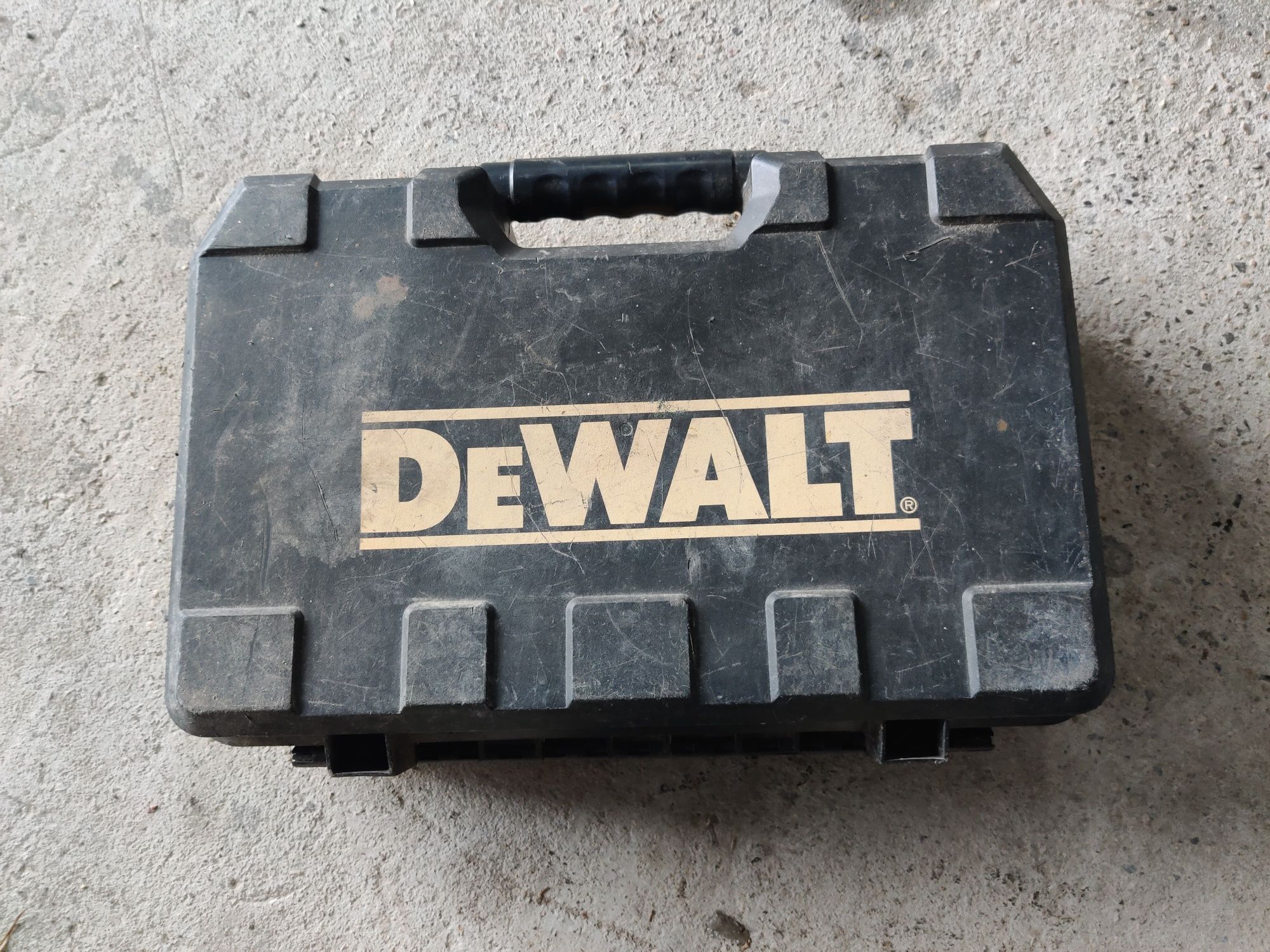 Sprzedam skrzynkę DeWalt