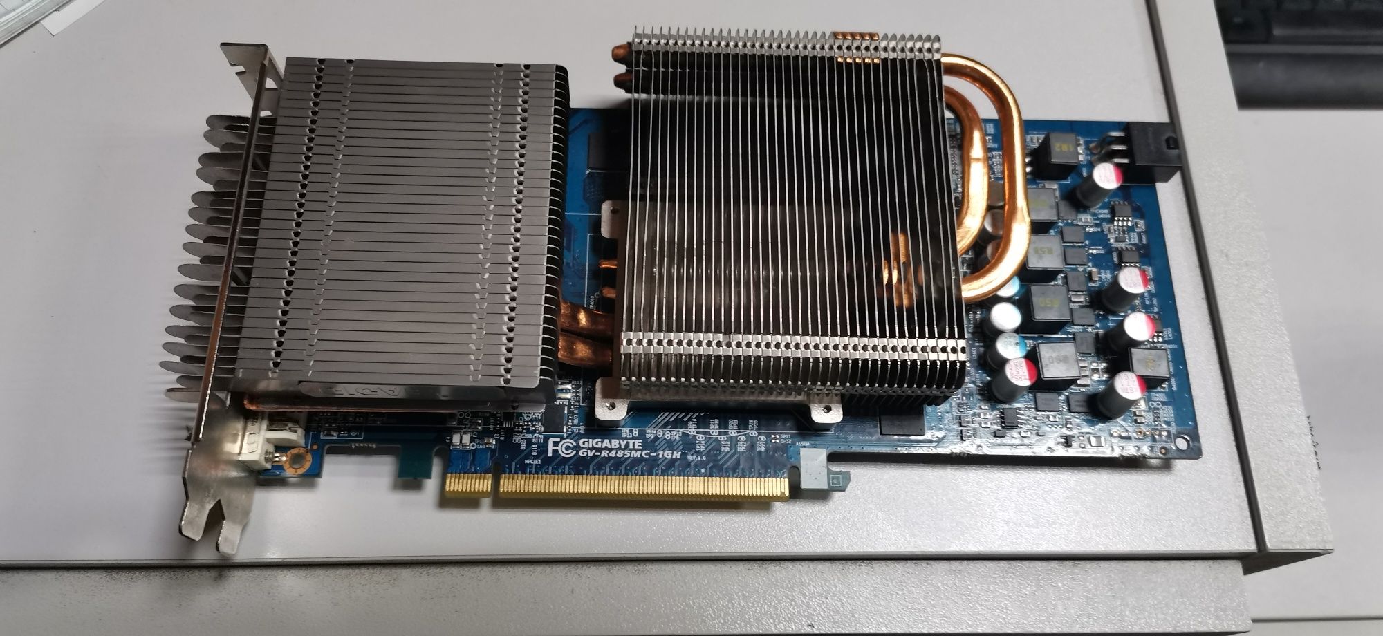 Видеокарта Radeon 4850 256bit