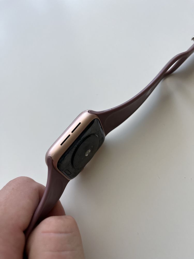 Apple Watch SE 40 mm / uszkodzonh ekran