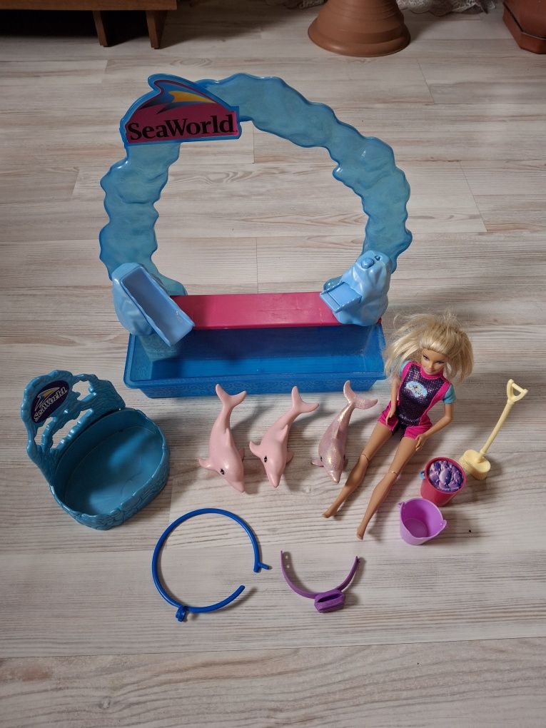 Набор Барби: тренер дельфинов от Mattel.