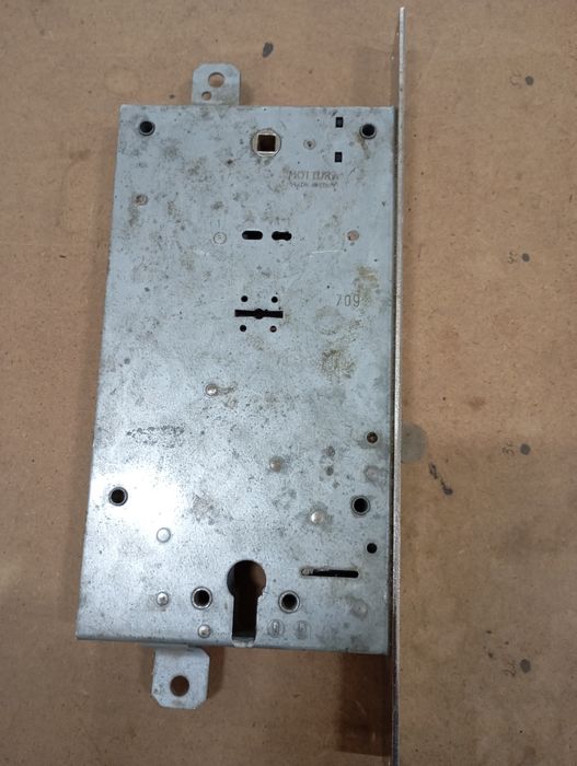 Врізний замок мотура