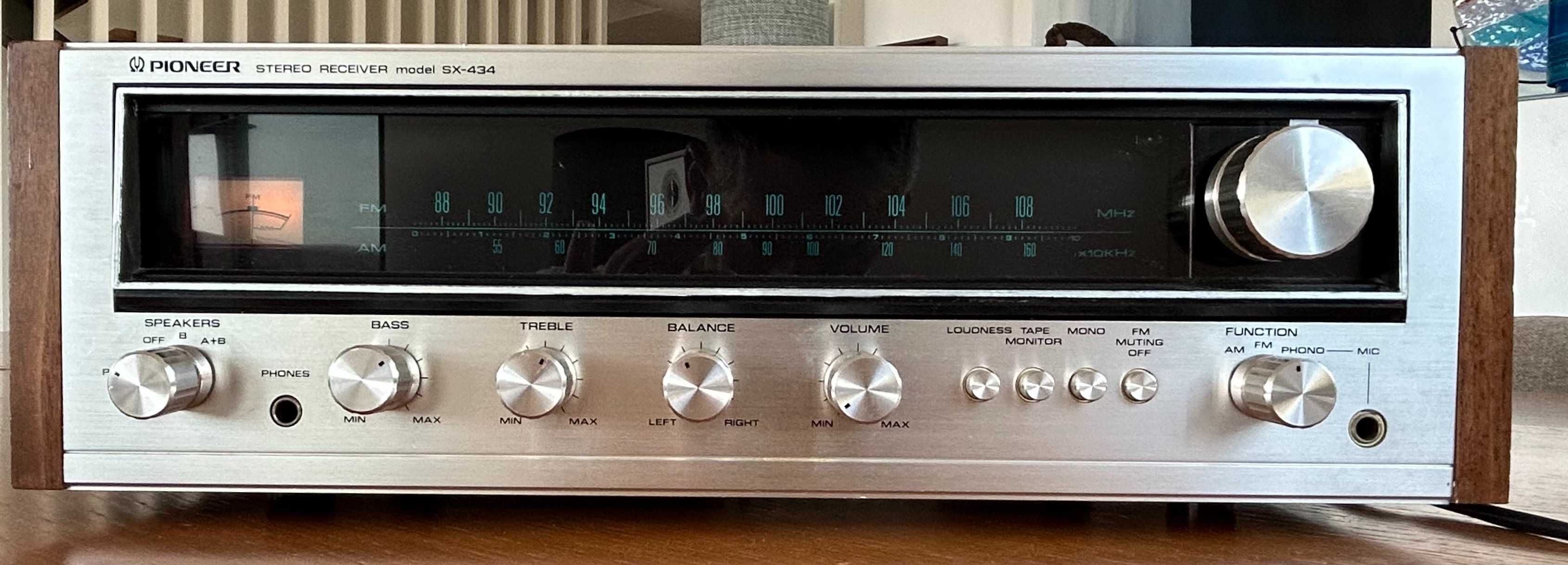 Pioneer SX-434 – Receiver com alma vintage
