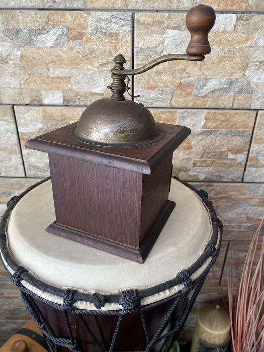 Stary mlynek niemiecki do kawy