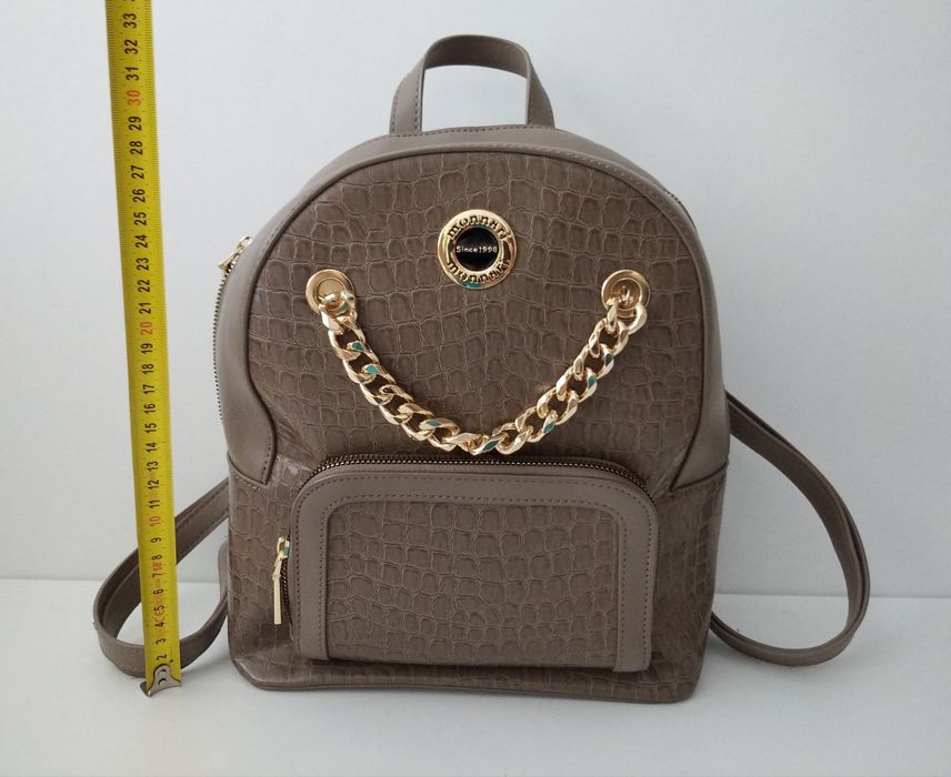 Plecak Monnari szaro- beżowy ze złotym łańcuchem