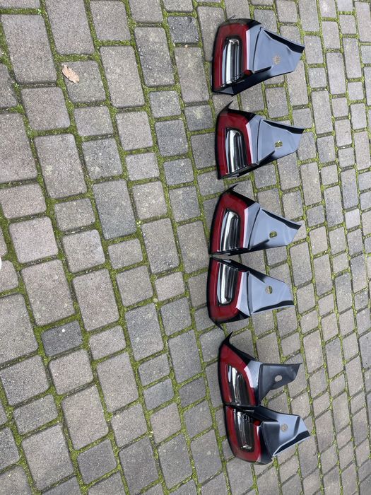 Стопи задні праві і ліві Tesla Model 3