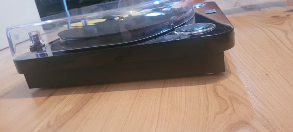 Gramofon Aiwa czarny pół-automatyczny