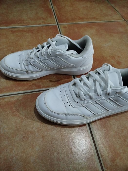 Tênis da adidas usada