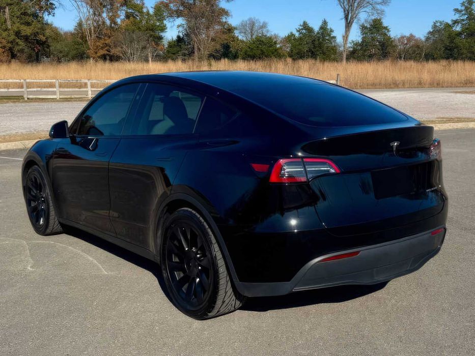 Tesla Model Y Long Range      2023