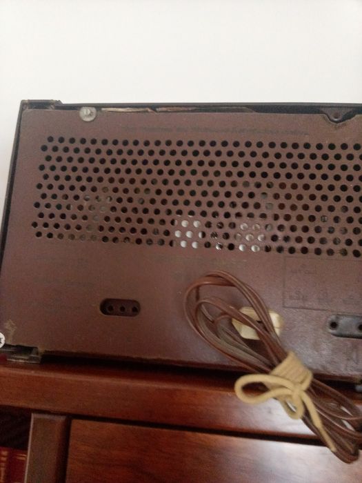 Radio antigo marca Gaiato para colecionadores e afixionados