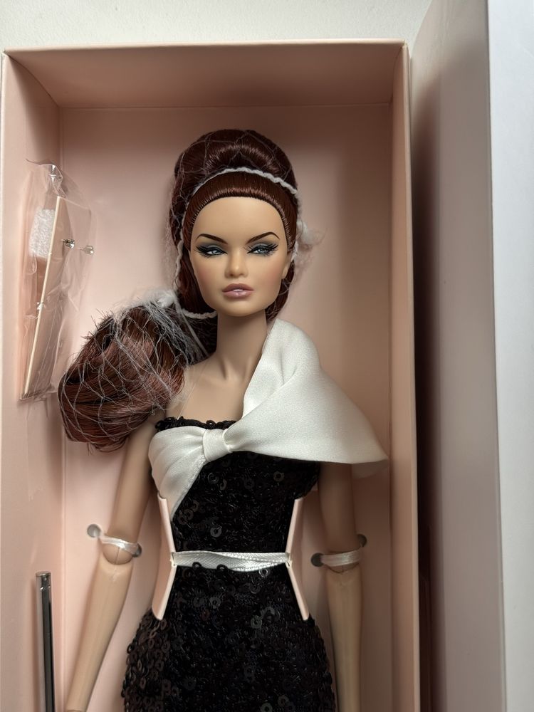 Integrity Toys Night Out Erin Salston Basic Doll NU. FACE NRFB Ерін