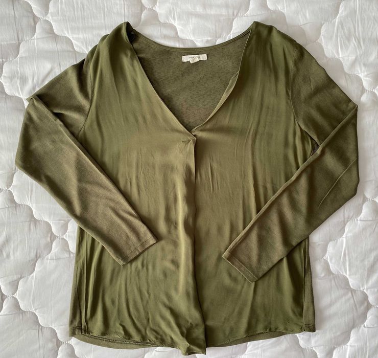 Blusa cáqui com decote em V da Springfield