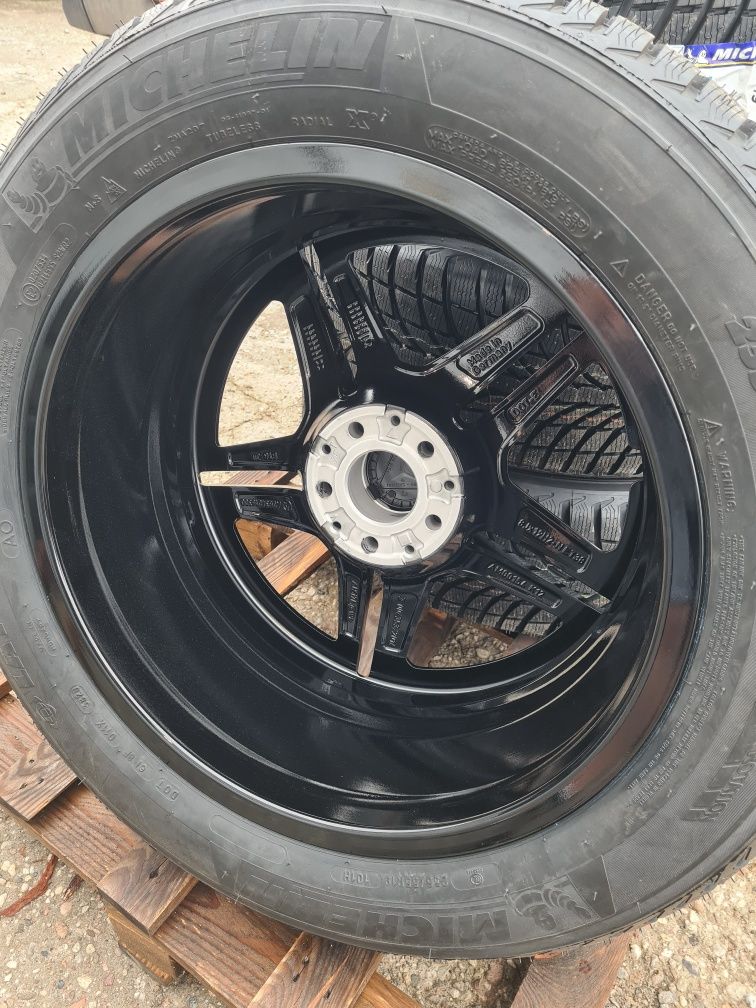 Komplet nowe oryginał koła zimowe Mercedes glc amg 235/55/19 michelin