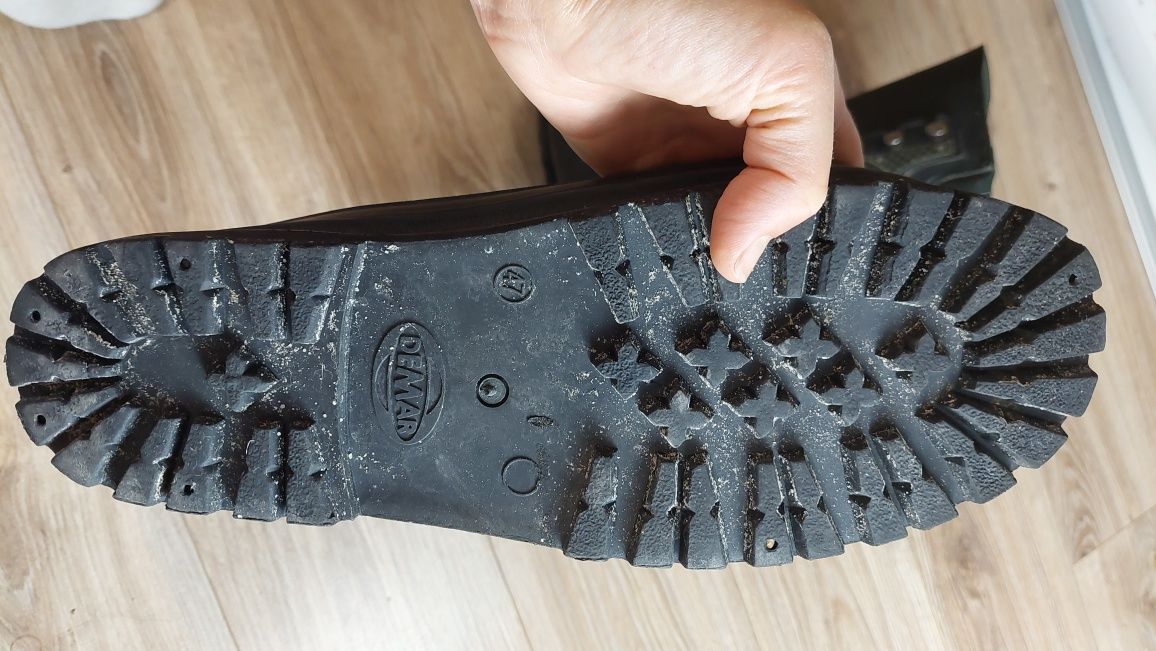Buty solidne  zimowe z wkladanym korzuszkiem