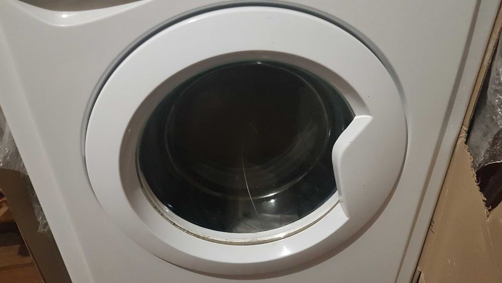 INDESIT E2SE 2150 Люк пралки.