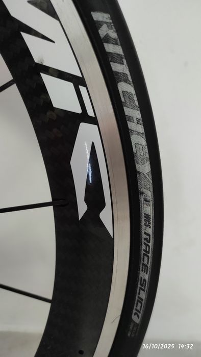 Bicicleta carbono estrada KTM Strada