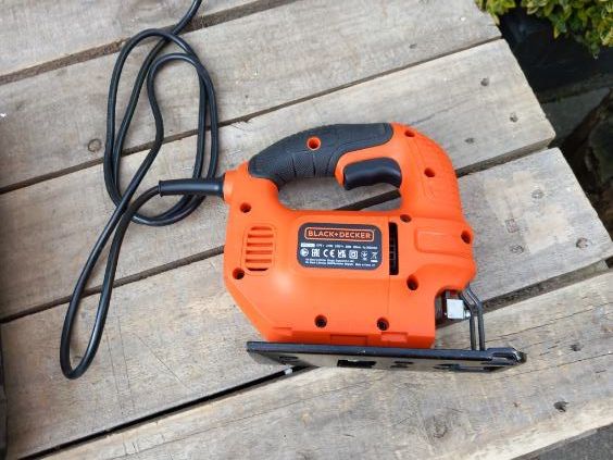 Wyrzynarka Black+Decker KFBES410 410W