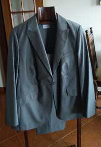 Calça e casaco cor cinza prata