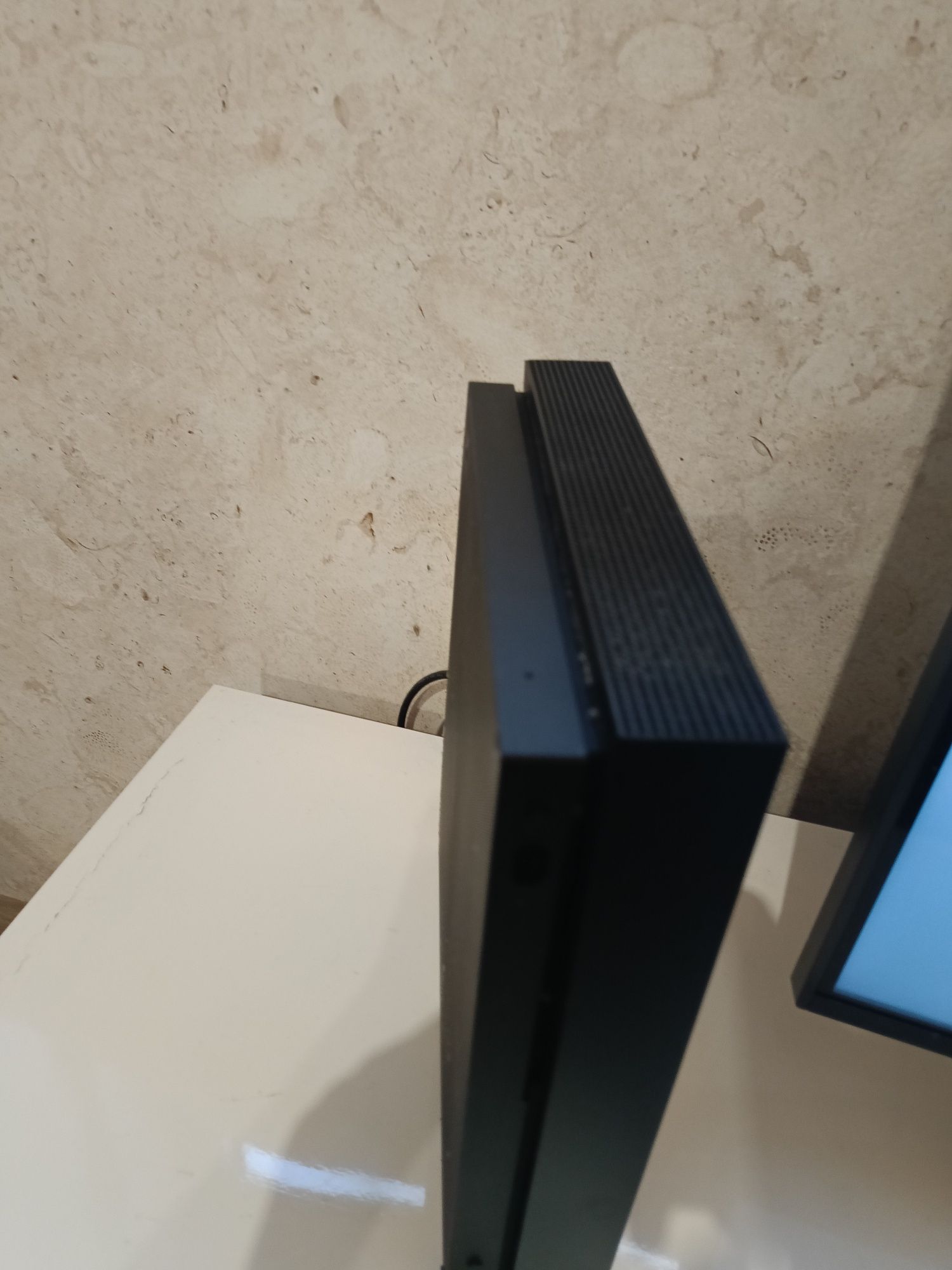 Xbox one X 1TB muito bem conservado