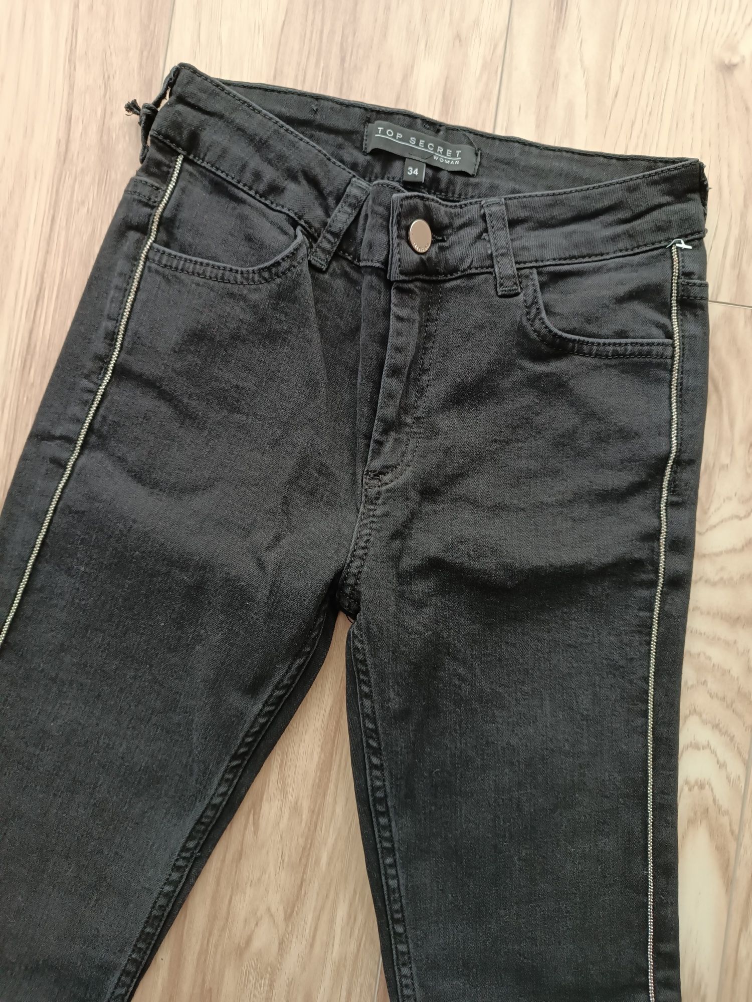 Czarne spodnie jeansy rurki z lampasem z kamyków 34 XS
