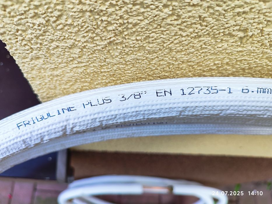 Zestaw rur miedzianych o średnicach 1/4 i 3/8 cala