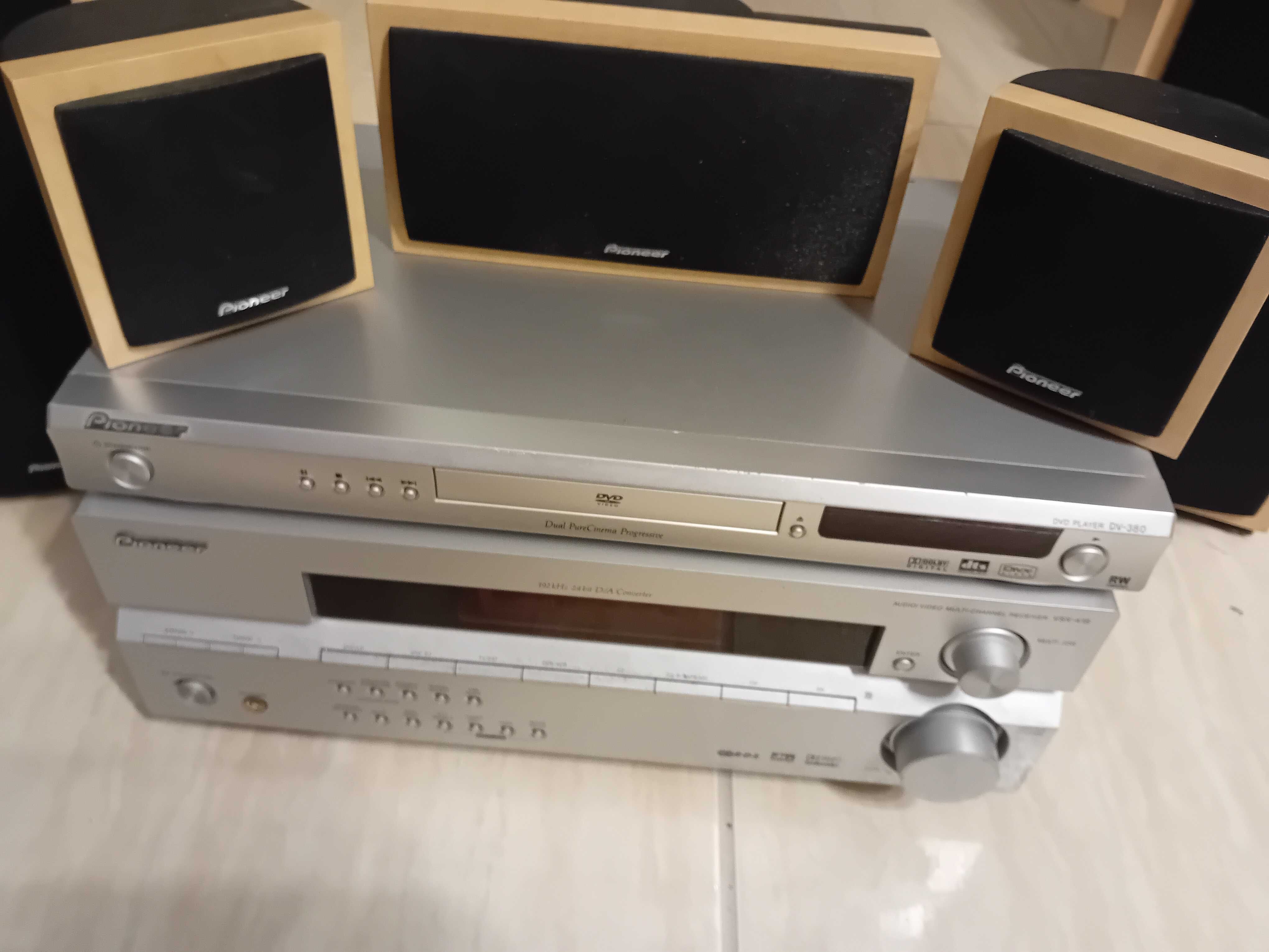 Sprzęt audio z kolumnami