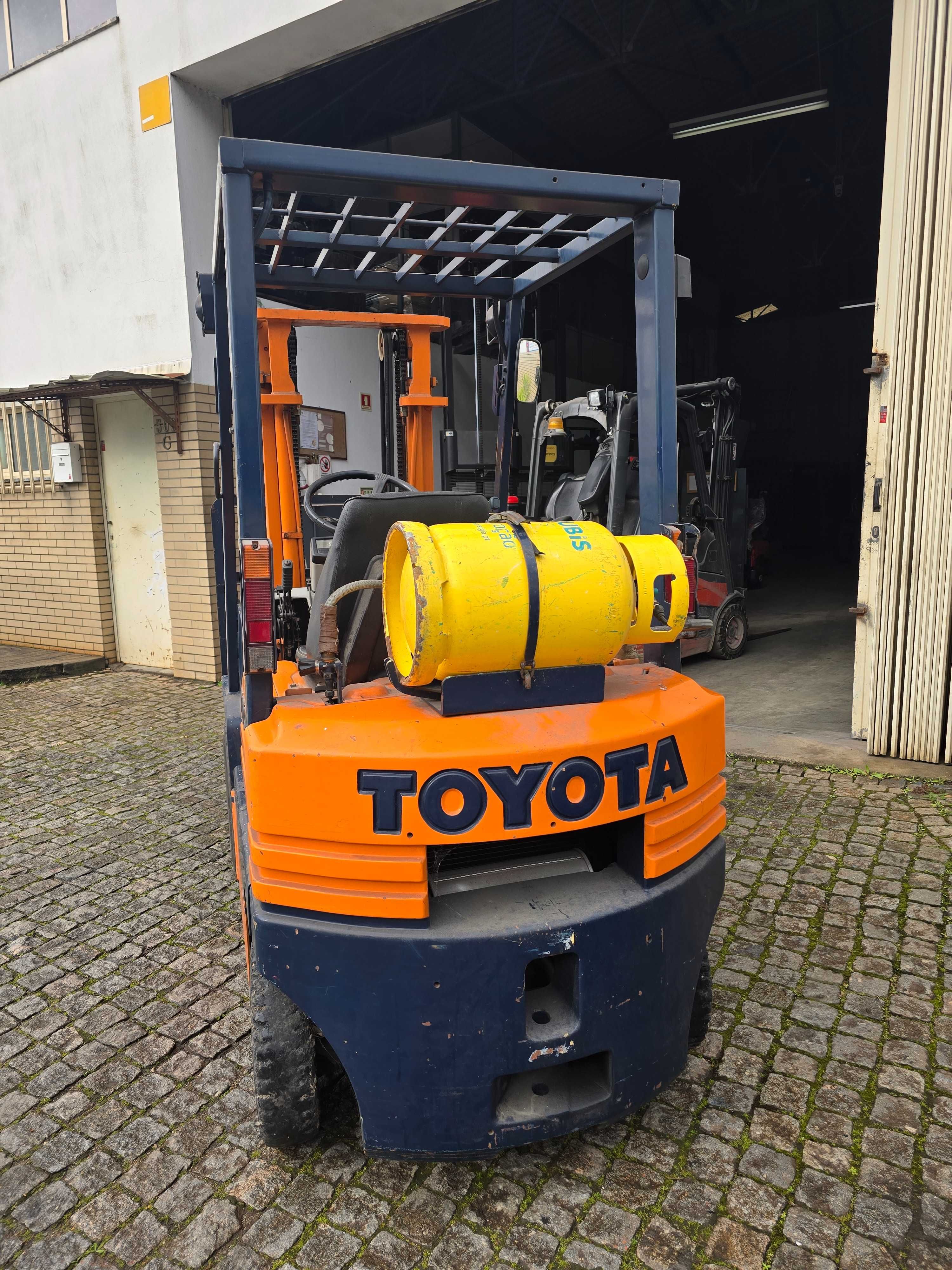 Empilhador Toyota Gás