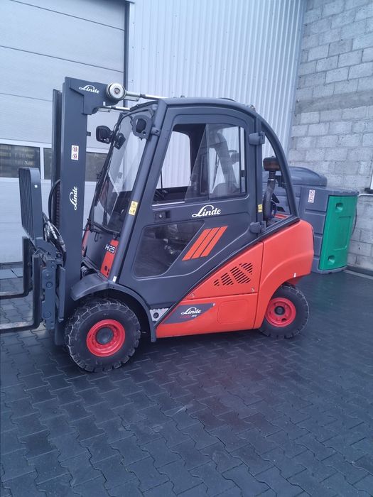Wózek widłowy LINDE H25T, triplex, przesuw, GAZ, kabina