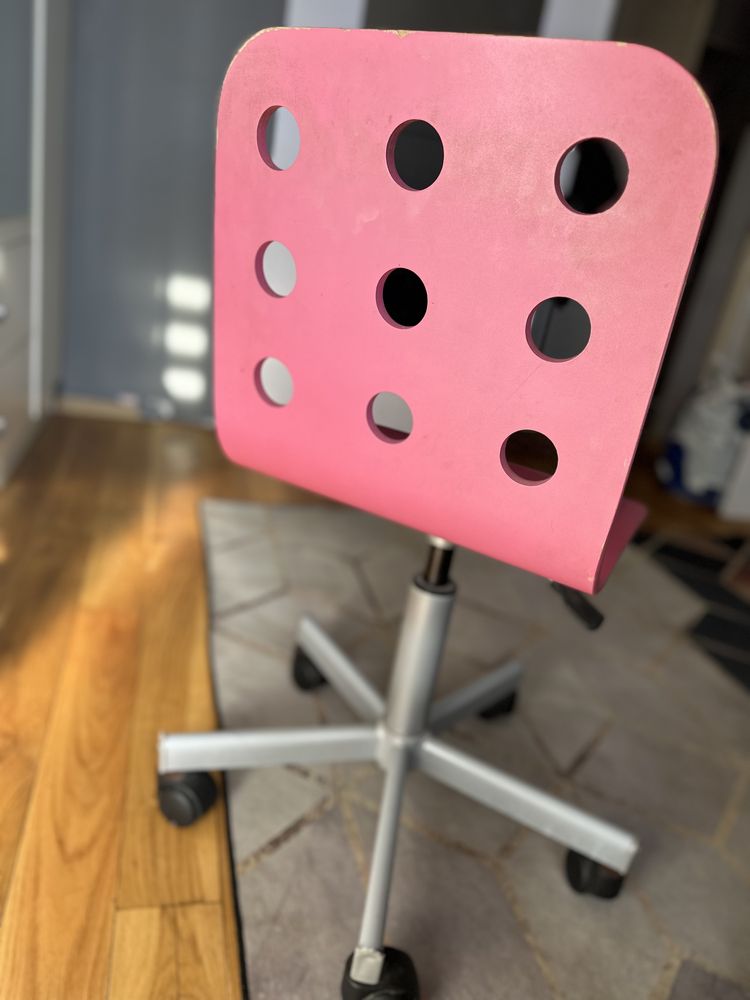 krzesło różowe ikea